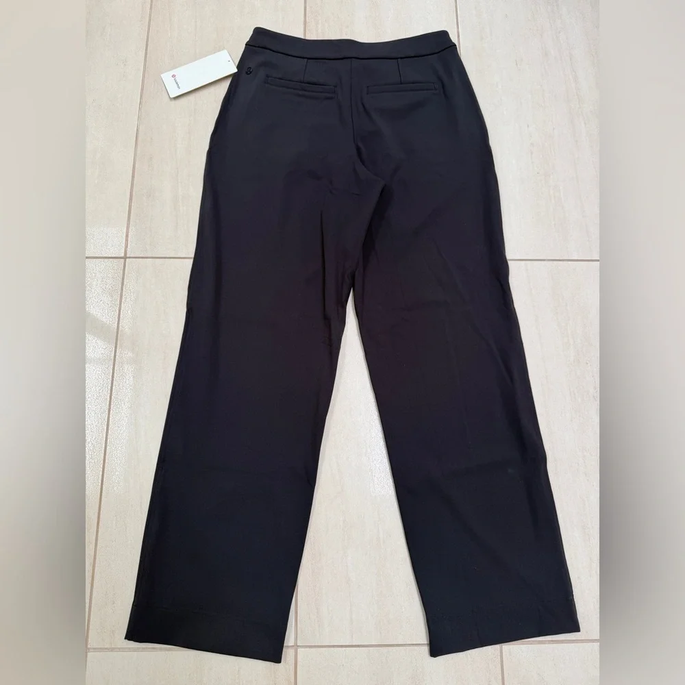NWT Lululemon Straight-Leg MR Luxtreme Pant *Regular in Black in size M